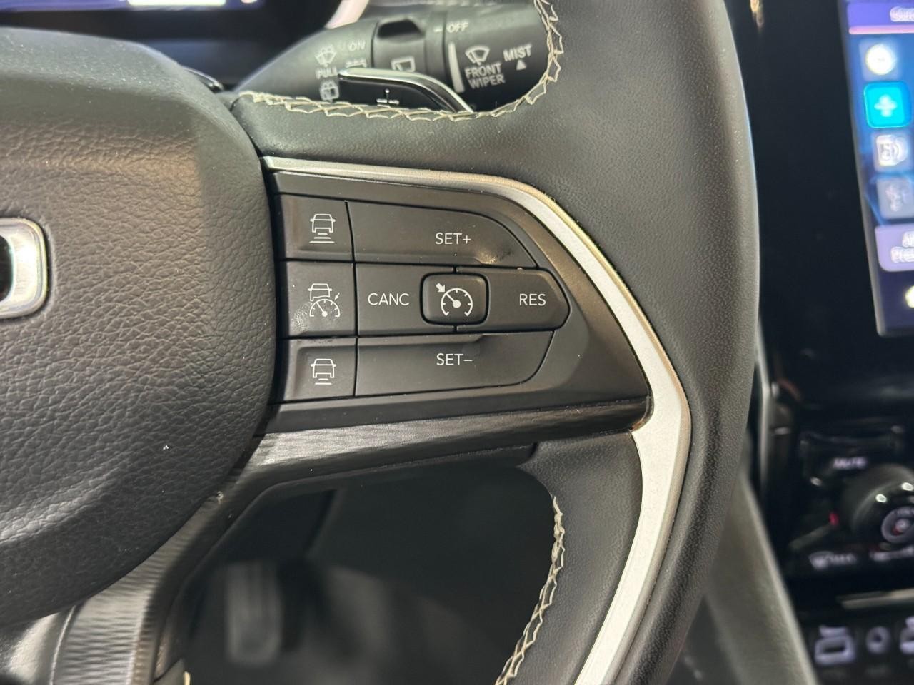 Jeep Grand Cherokee Vehicle Full-screen Gallery Image 27