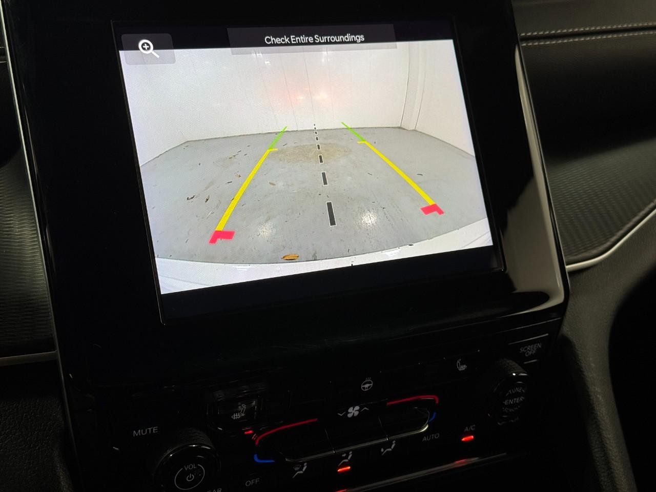 Jeep Grand Cherokee Vehicle Full-screen Gallery Image 29