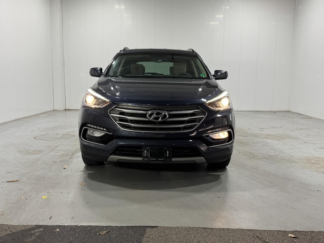 Hyundai Santa Fe Sport Vehicle Full-screen Gallery Image 7