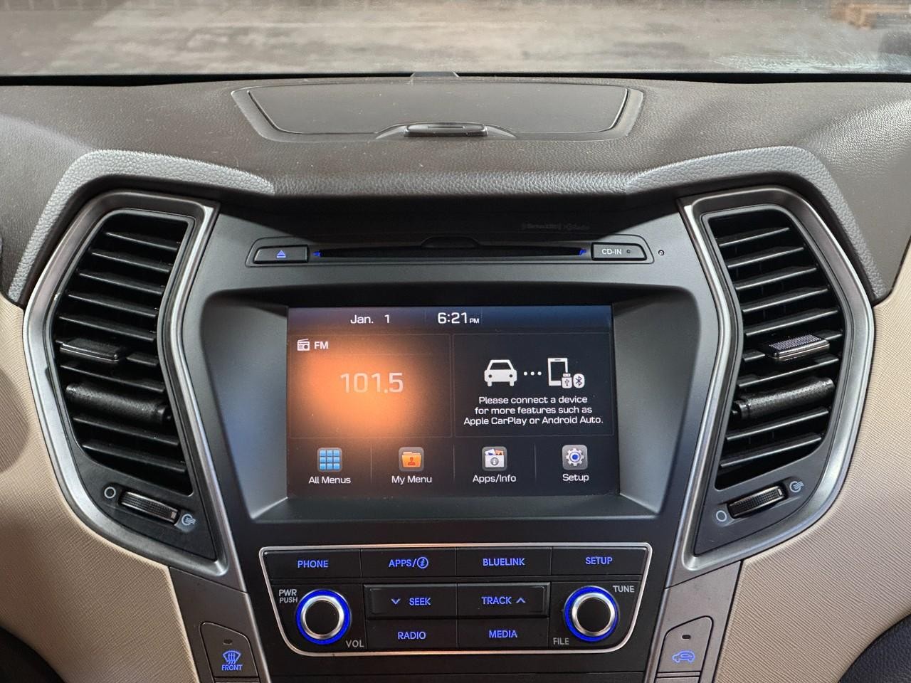 Hyundai Santa Fe Sport Vehicle Full-screen Gallery Image 13