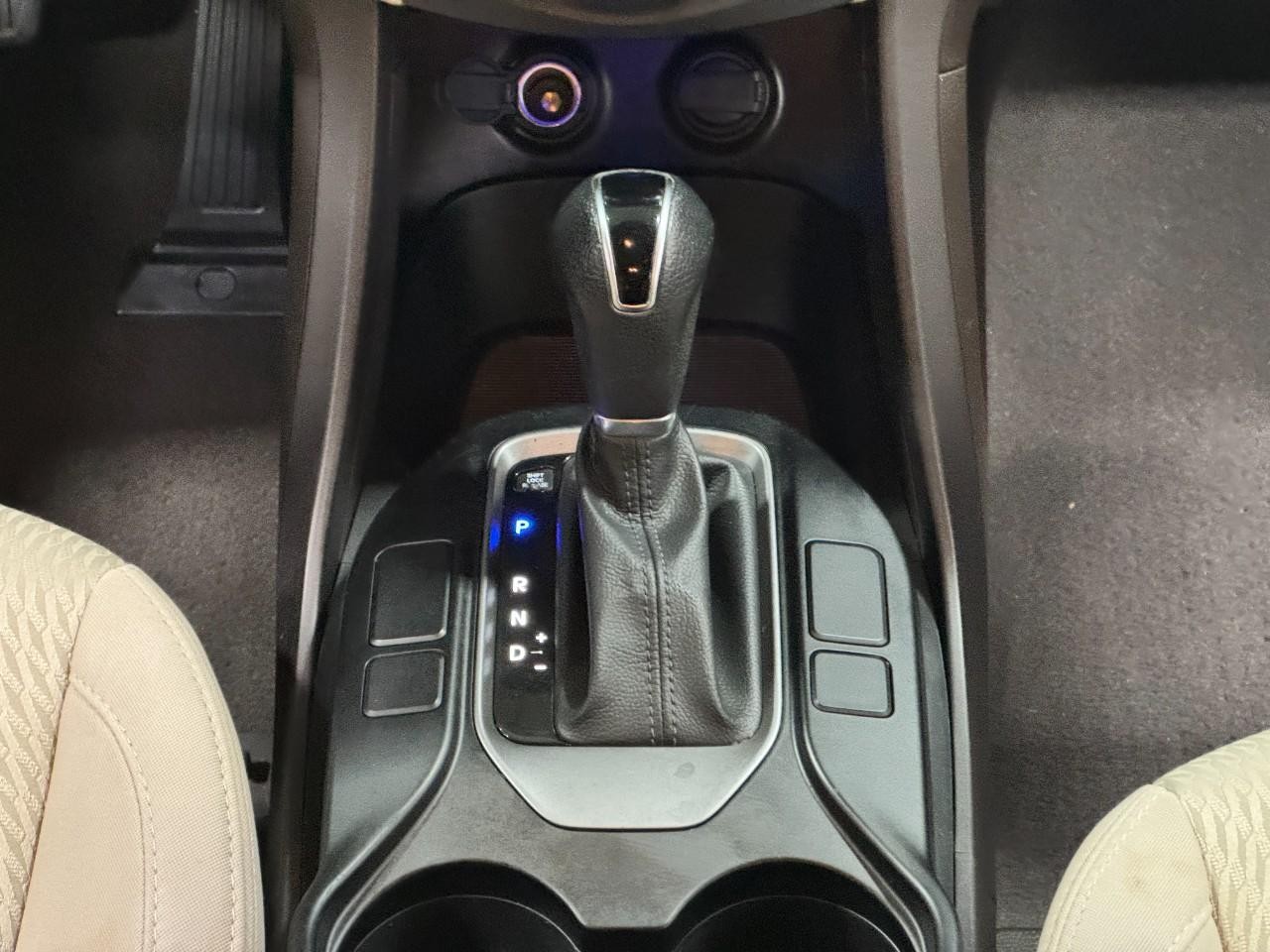 Hyundai Santa Fe Sport Vehicle Full-screen Gallery Image 15