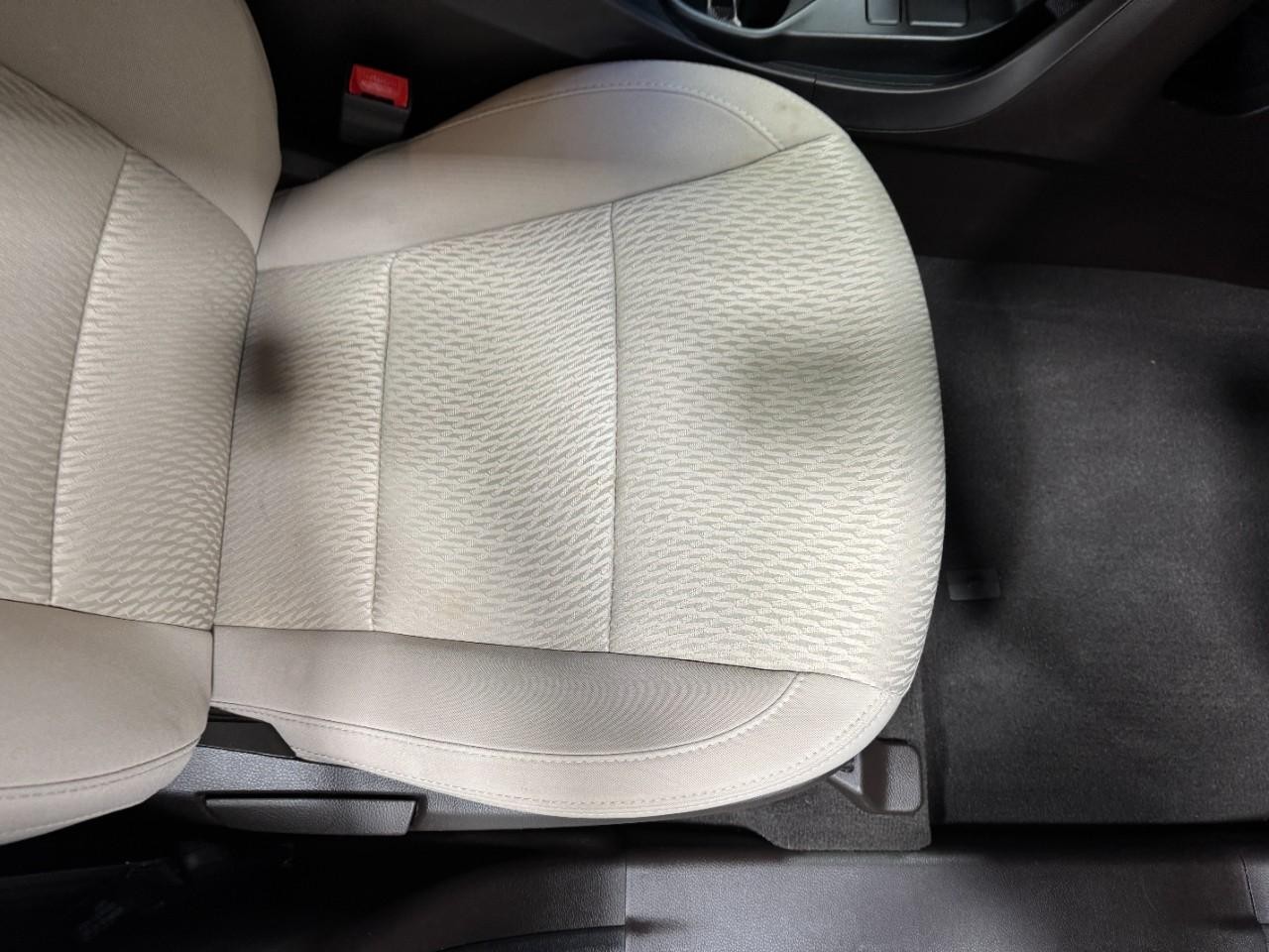 Hyundai Santa Fe Sport Vehicle Full-screen Gallery Image 18