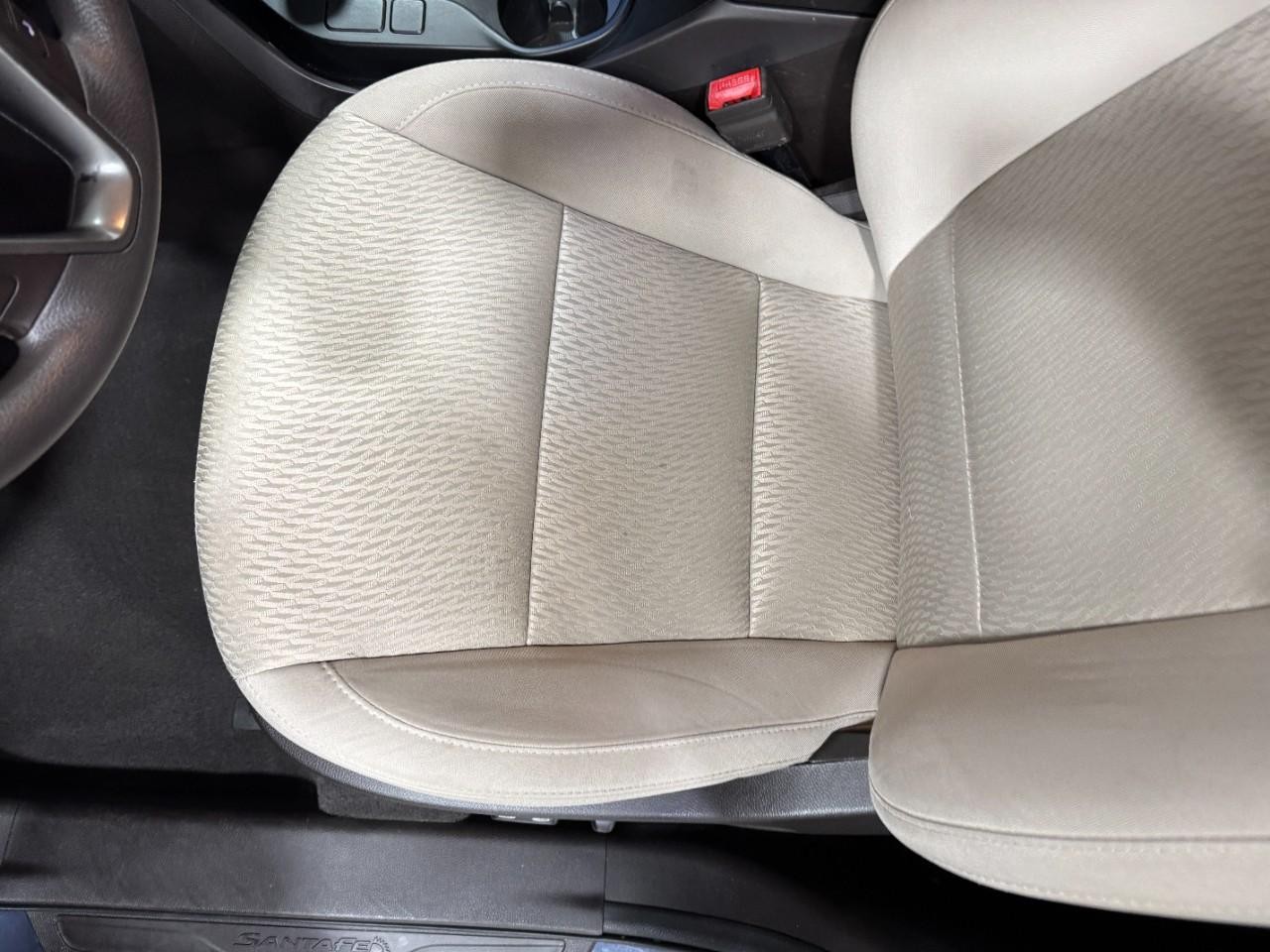 Hyundai Santa Fe Sport Vehicle Full-screen Gallery Image 25