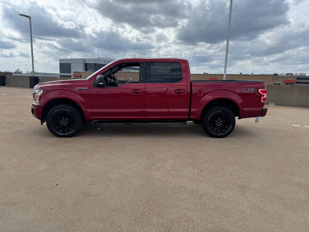 Ford F-150 Vehicle Full-screen Gallery Image 2