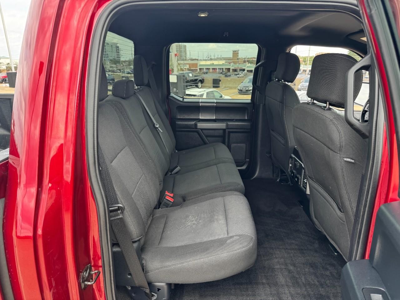 Ford F-150 Vehicle Full-screen Gallery Image 10