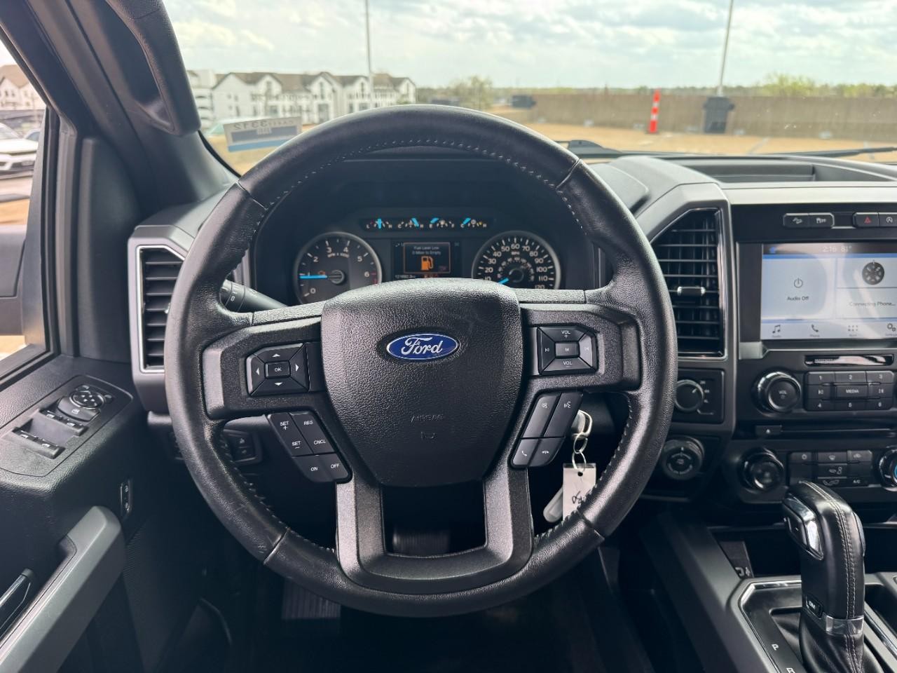 Ford F-150 Vehicle Full-screen Gallery Image 12