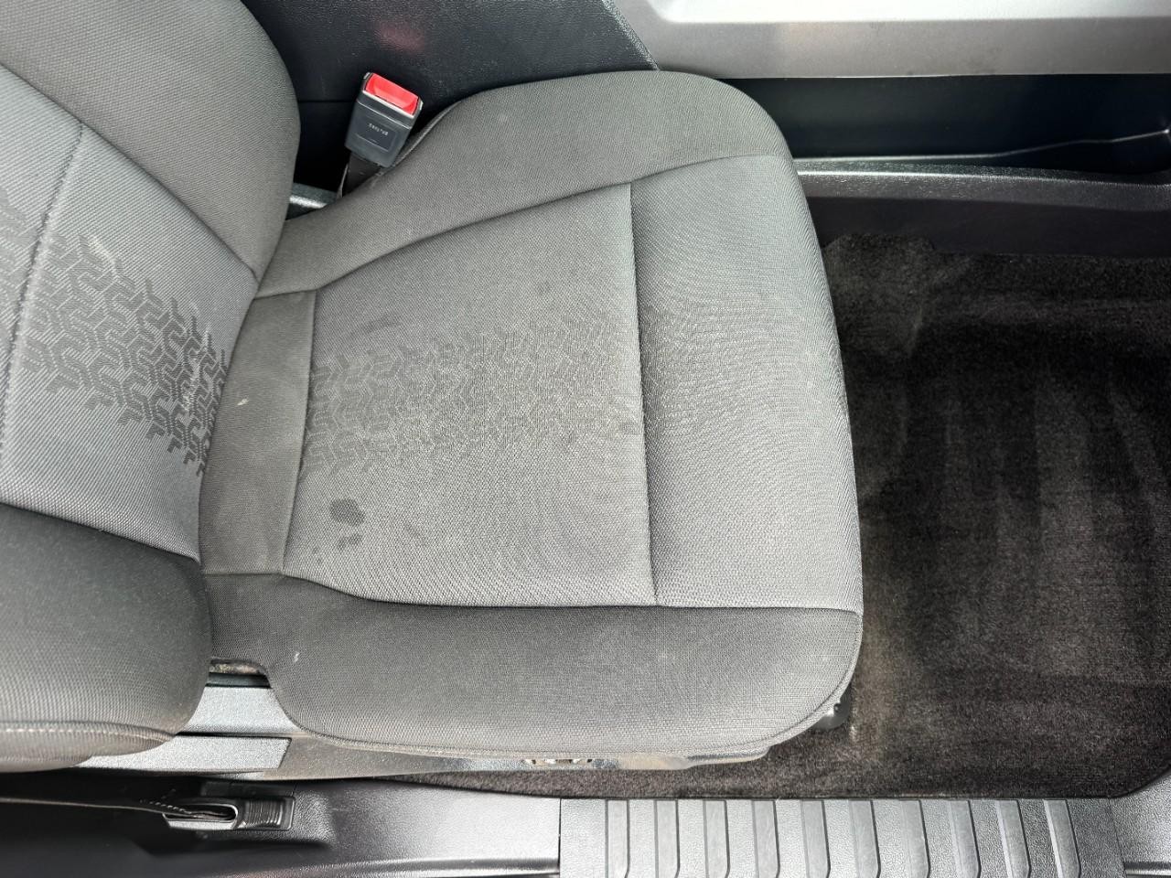 Ford F-150 Vehicle Full-screen Gallery Image 18