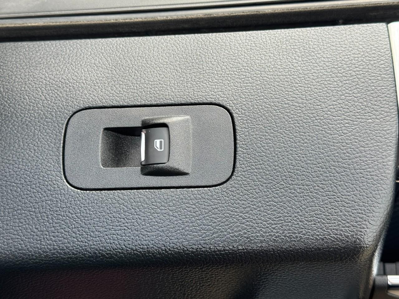 Ford F-150 Vehicle Full-screen Gallery Image 20