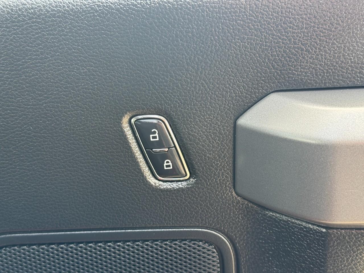 Ford F-150 Vehicle Full-screen Gallery Image 21