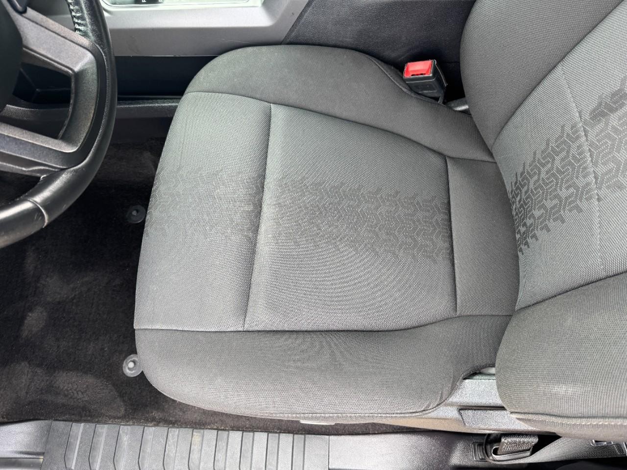 Ford F-150 Vehicle Full-screen Gallery Image 25