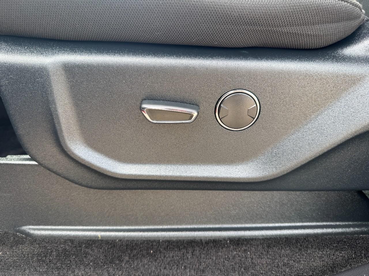 Ford F-150 Vehicle Full-screen Gallery Image 26