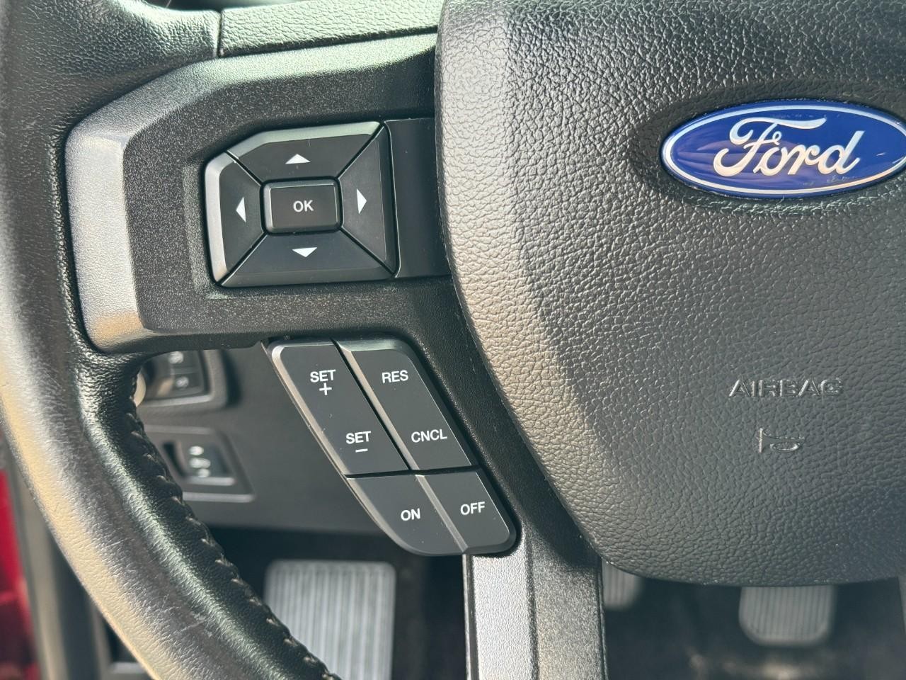 Ford F-150 Vehicle Full-screen Gallery Image 28