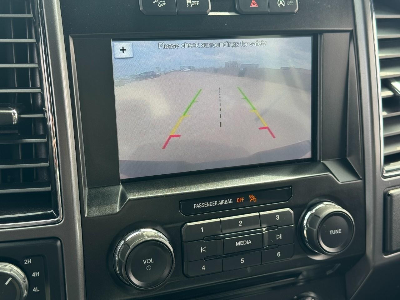 Ford F-150 Vehicle Full-screen Gallery Image 30