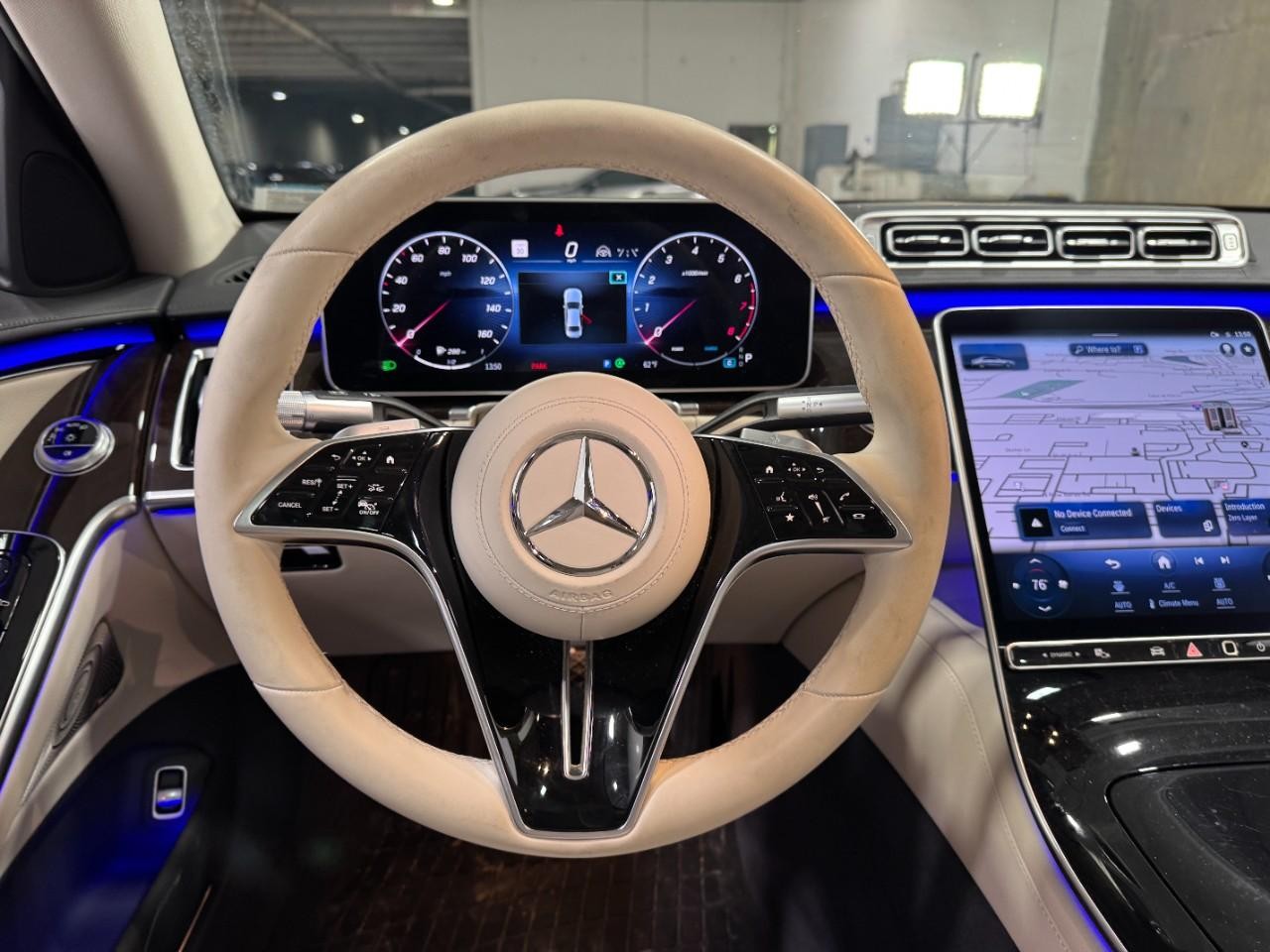 Mercedes-Benz S-Class Vehicle Full-screen Gallery Image 13