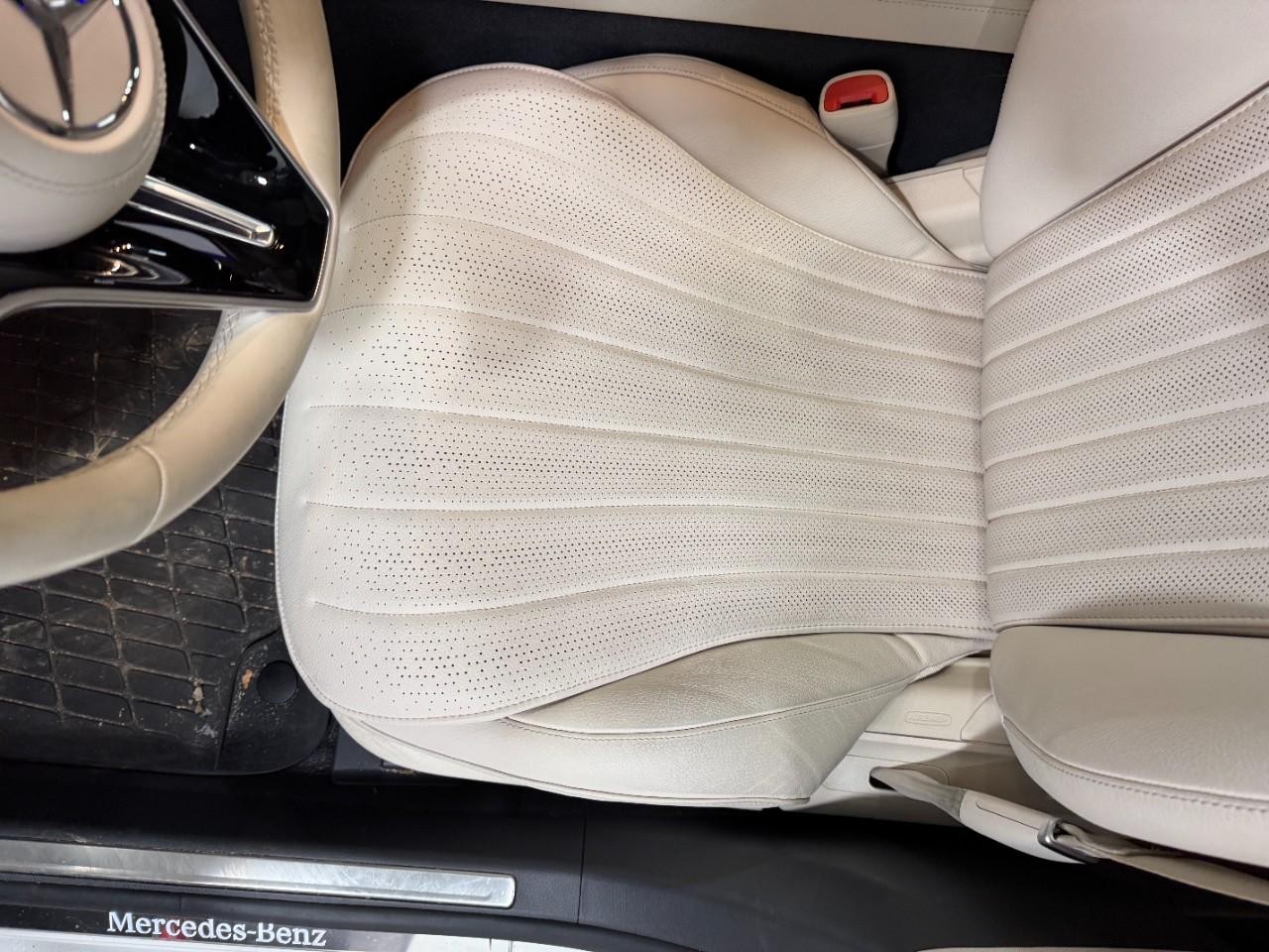 Mercedes-Benz S-Class Vehicle Full-screen Gallery Image 27