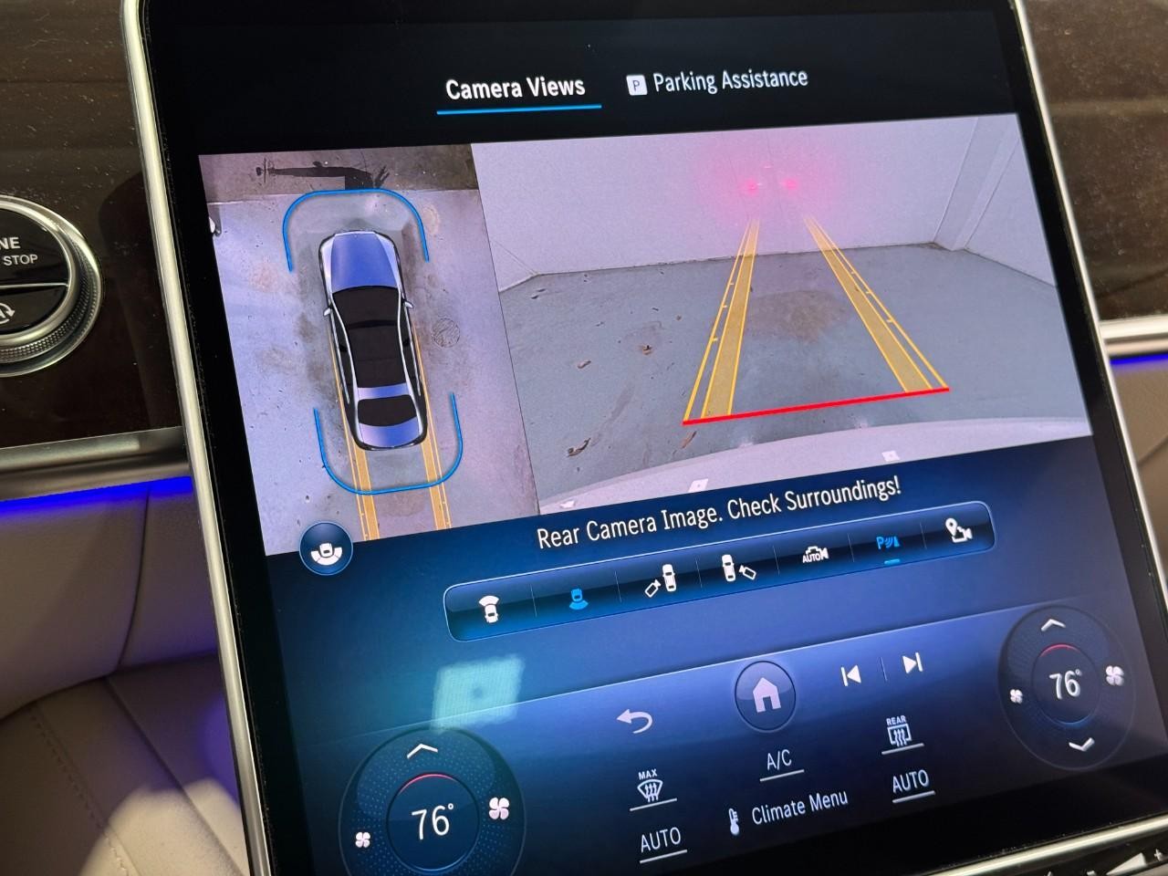 Mercedes-Benz S-Class Vehicle Full-screen Gallery Image 33