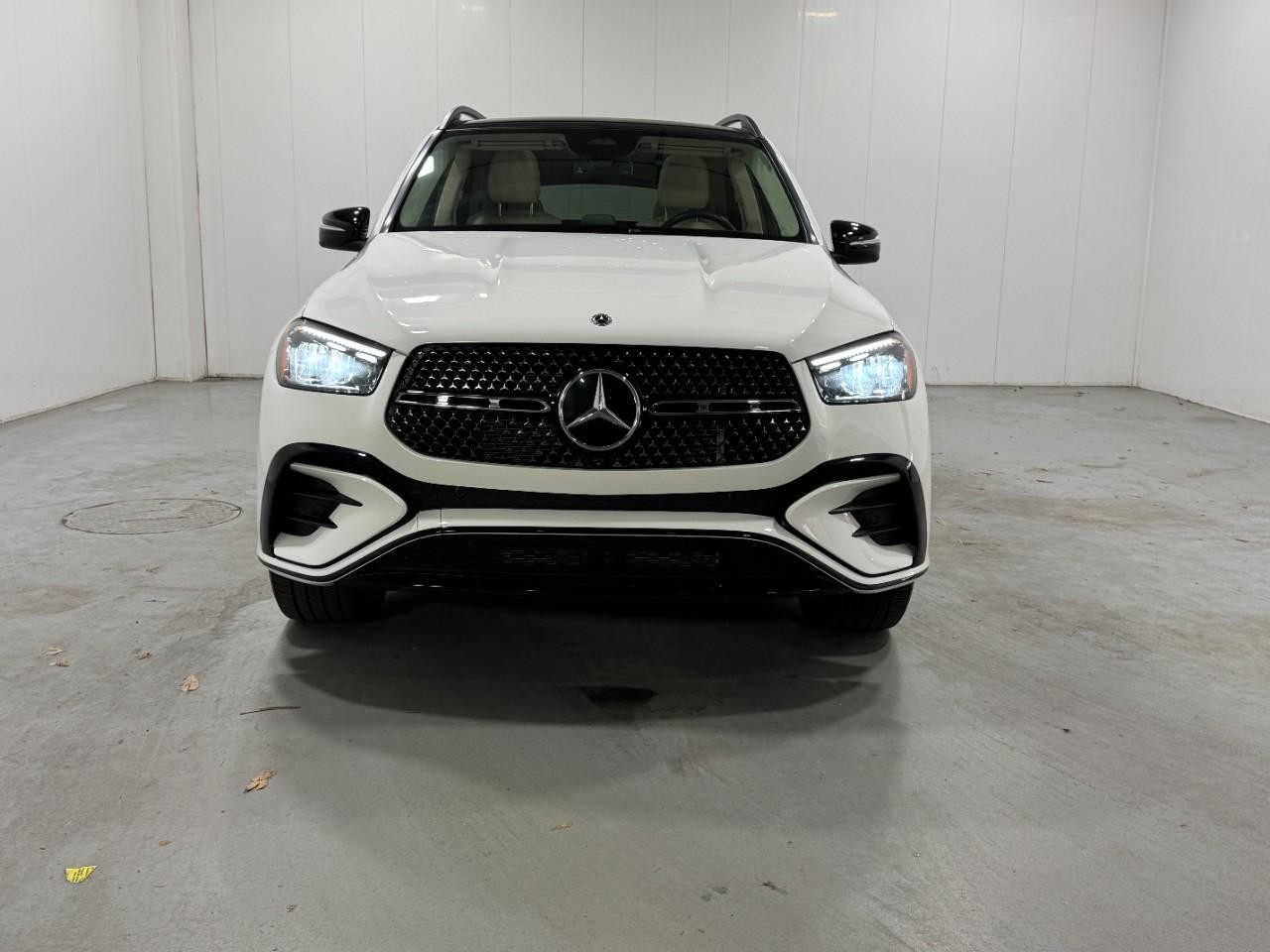 Mercedes-Benz GLE Vehicle Full-screen Gallery Image 7