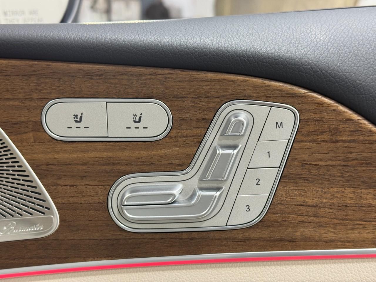 Mercedes-Benz GLE Vehicle Full-screen Gallery Image 22