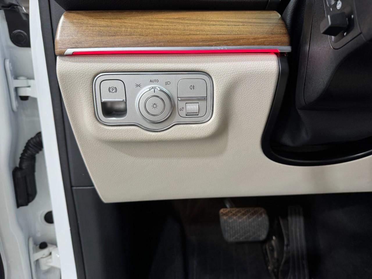 Mercedes-Benz GLE Vehicle Full-screen Gallery Image 33