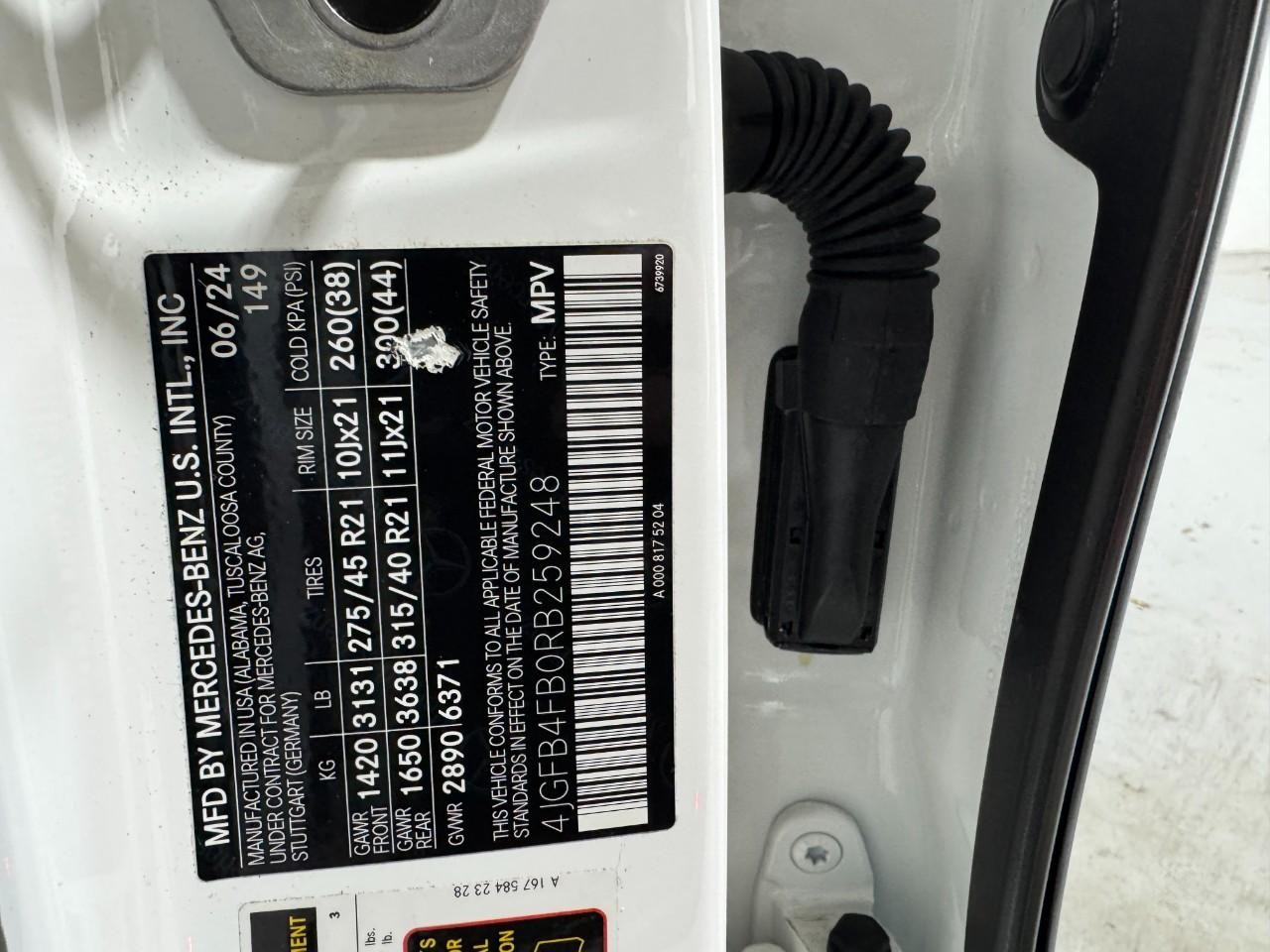 Mercedes-Benz GLE Vehicle Full-screen Gallery Image 39