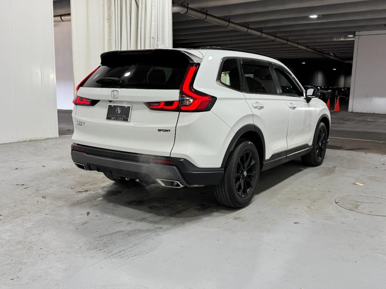 Honda CR-V Hybrid Vehicle Full-screen Gallery Image 4