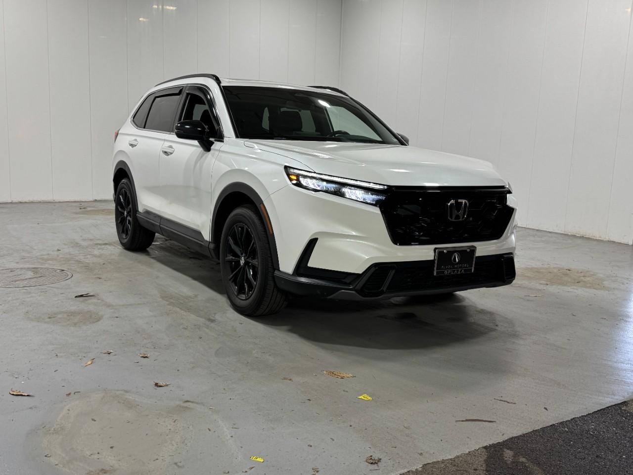 Honda CR-V Hybrid Vehicle Full-screen Gallery Image 6