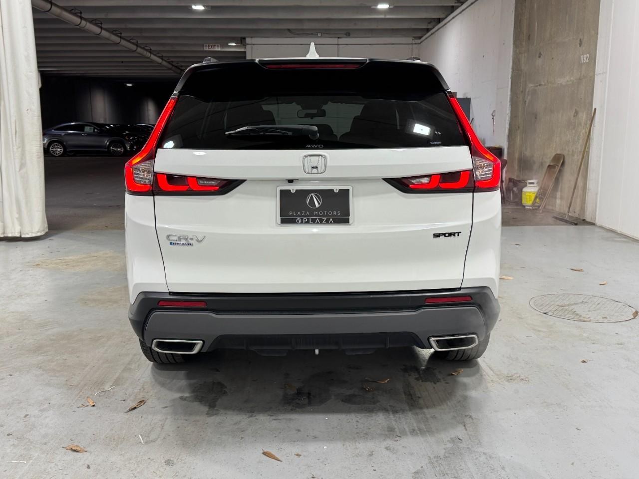 Honda CR-V Hybrid Vehicle Full-screen Gallery Image 9