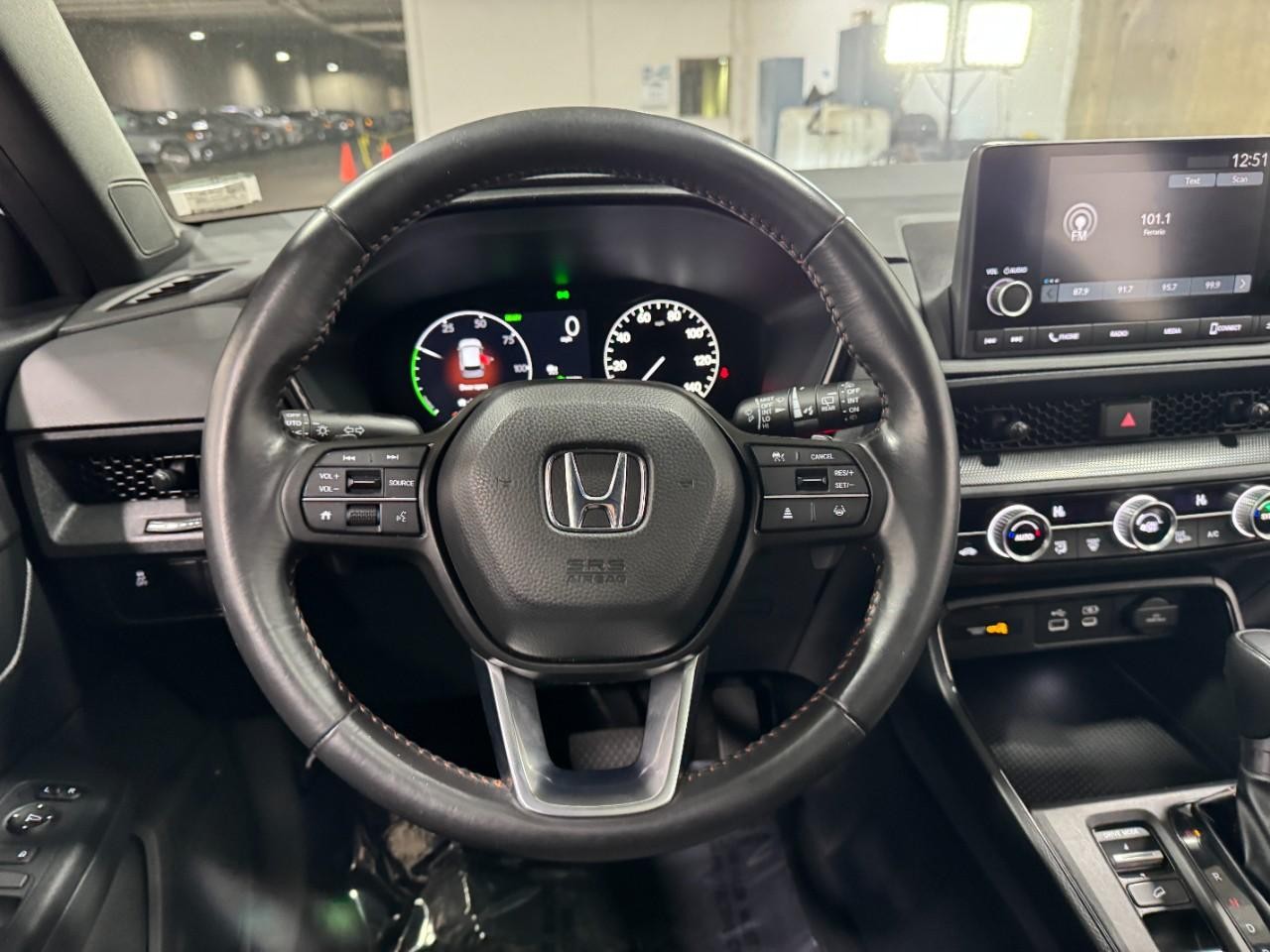 Honda CR-V Hybrid Vehicle Full-screen Gallery Image 13