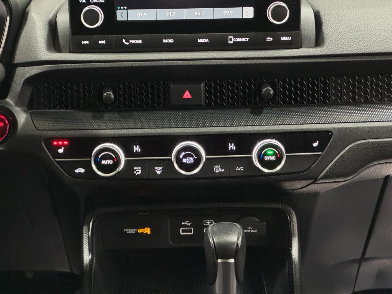 Honda CR-V Hybrid Vehicle Full-screen Gallery Image 15