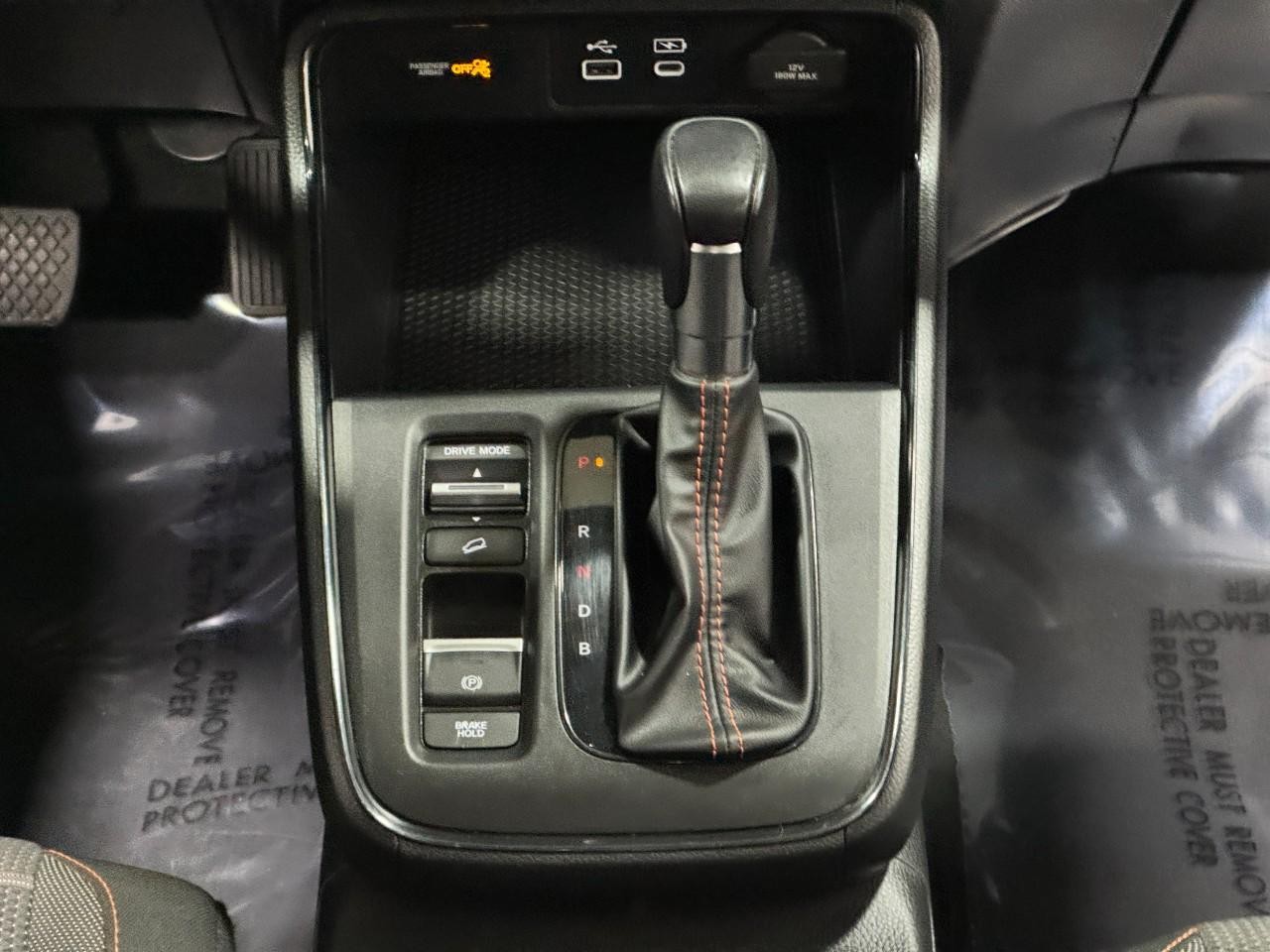 Honda CR-V Hybrid Vehicle Full-screen Gallery Image 16