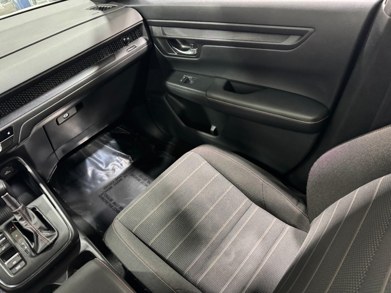 Honda CR-V Hybrid Vehicle Full-screen Gallery Image 17