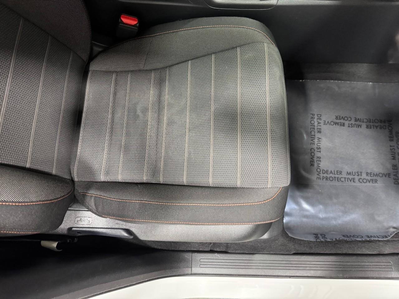 Honda CR-V Hybrid Vehicle Full-screen Gallery Image 19