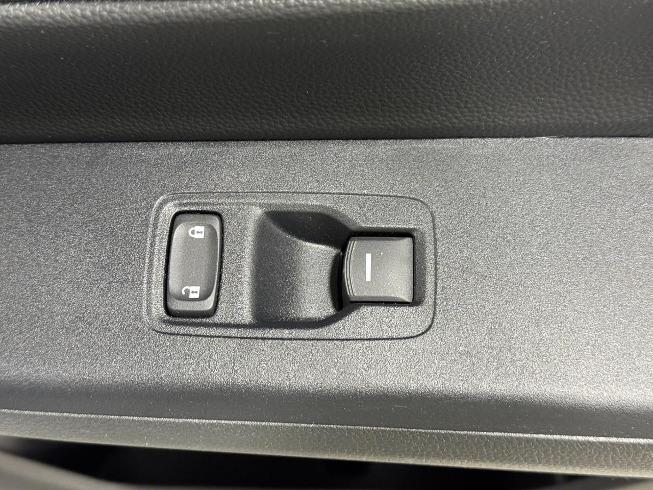 Honda CR-V Hybrid Vehicle Full-screen Gallery Image 22