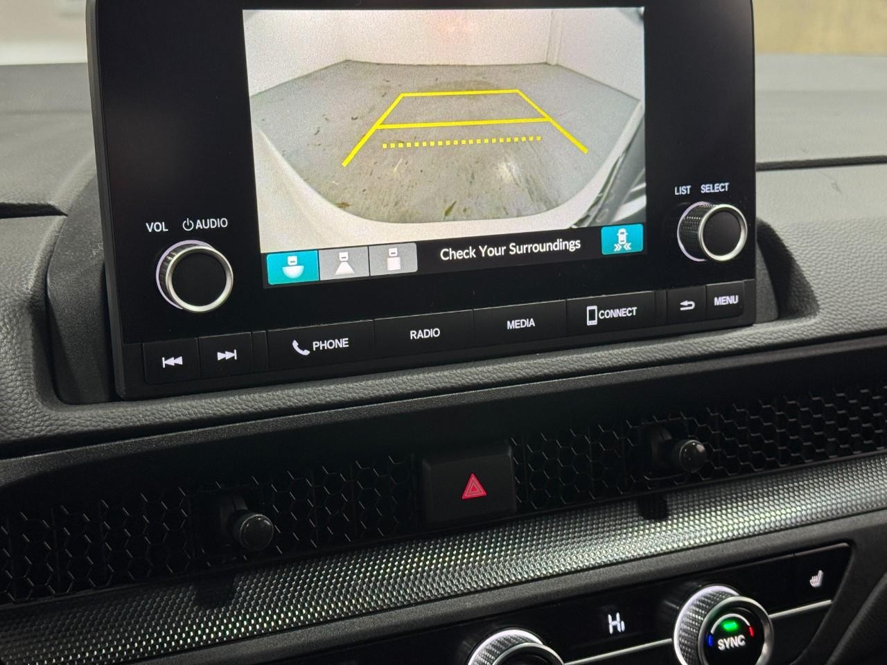 Honda CR-V Hybrid Vehicle Full-screen Gallery Image 32