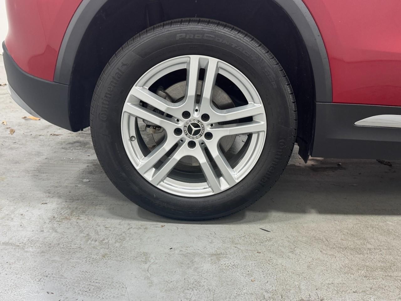 Mercedes-Benz GLA Vehicle Full-screen Gallery Image 5