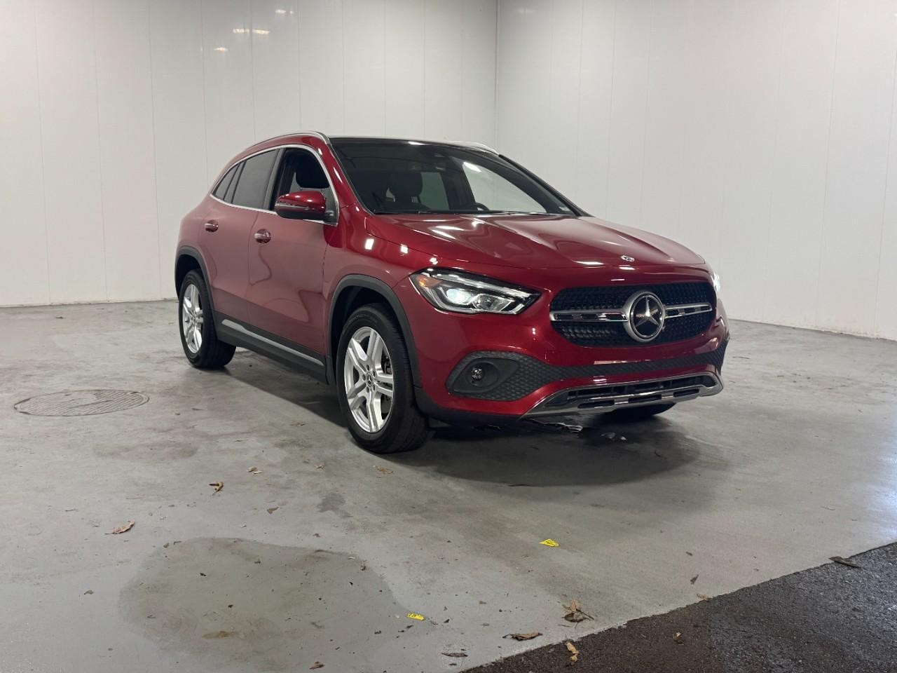 Mercedes-Benz GLA Vehicle Full-screen Gallery Image 6