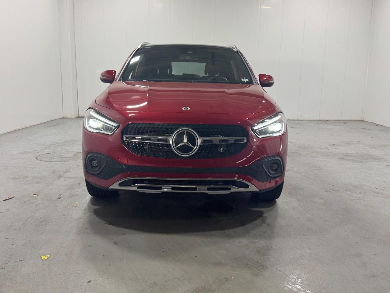 Mercedes-Benz GLA Vehicle Full-screen Gallery Image 7