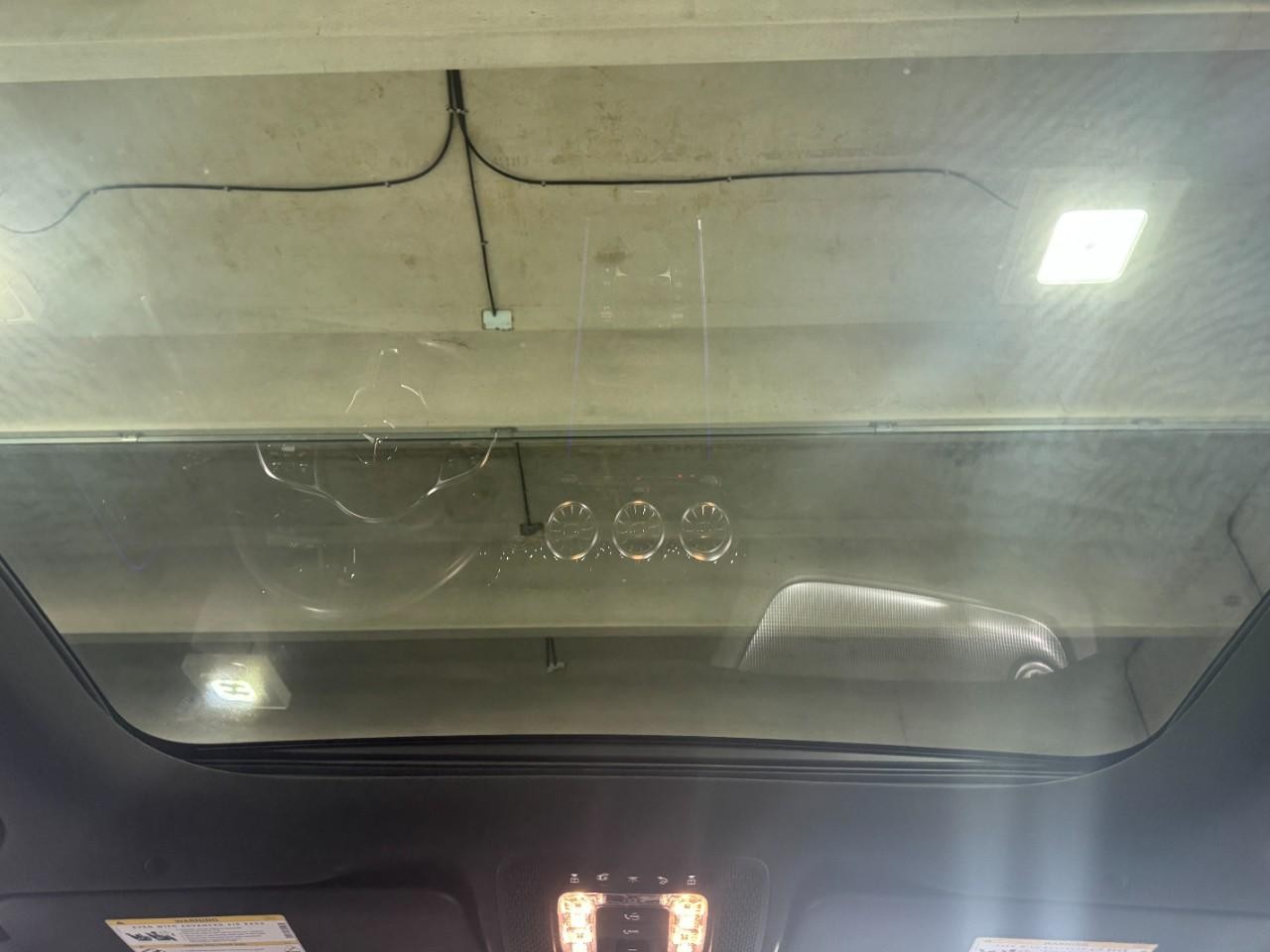 Mercedes-Benz GLA Vehicle Full-screen Gallery Image 11