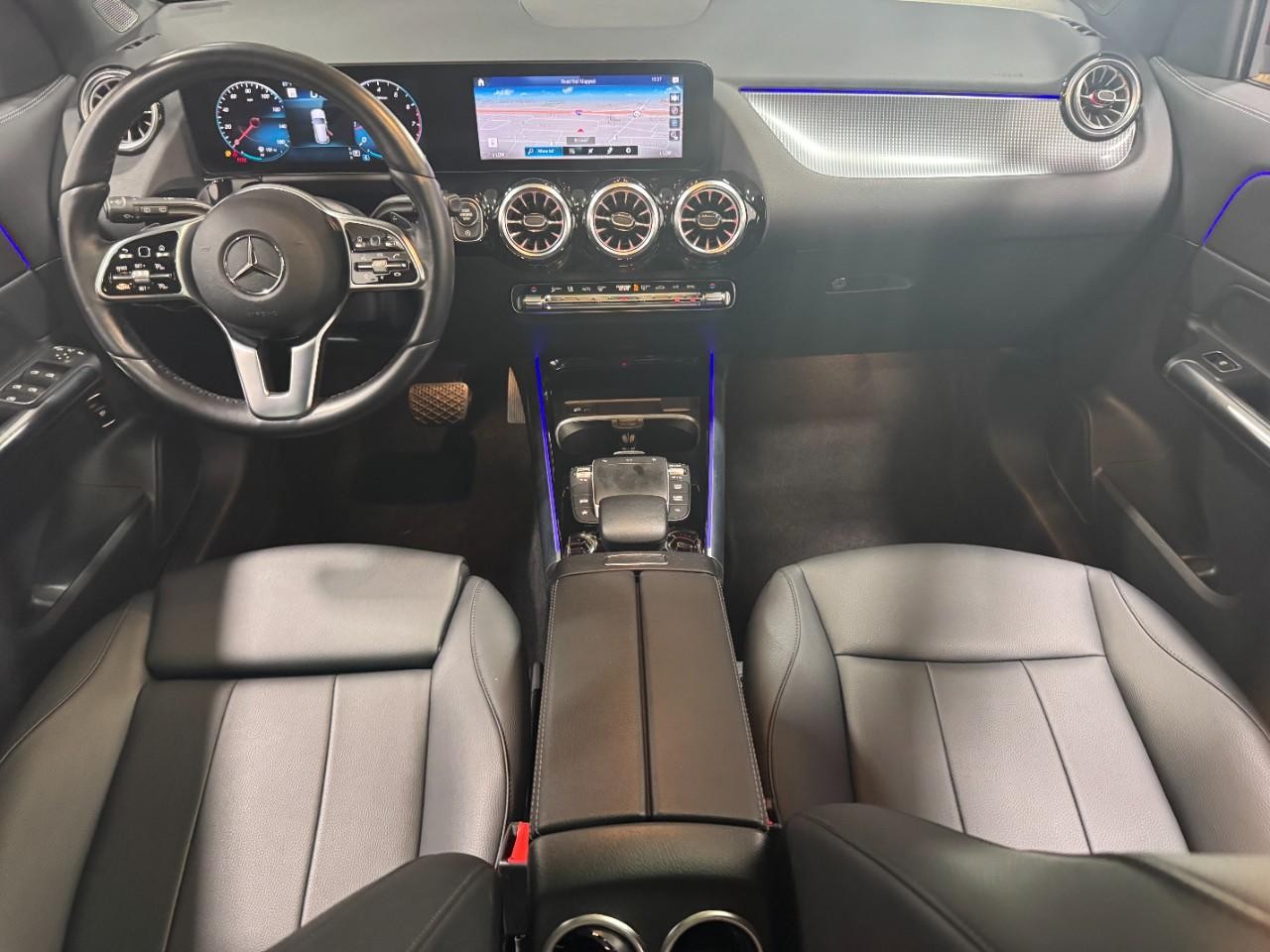 Mercedes-Benz GLA Vehicle Full-screen Gallery Image 12