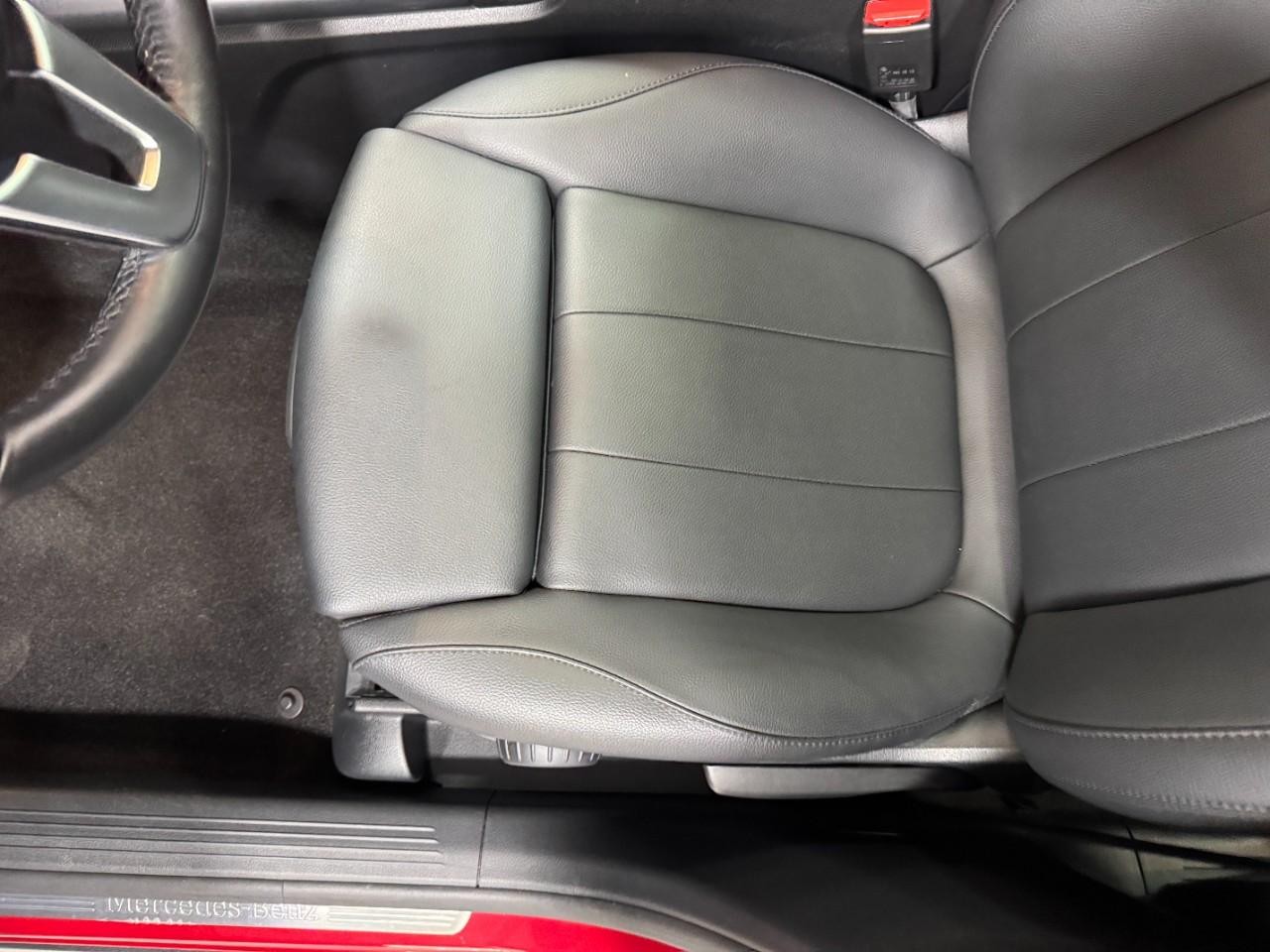 Mercedes-Benz GLA Vehicle Full-screen Gallery Image 29