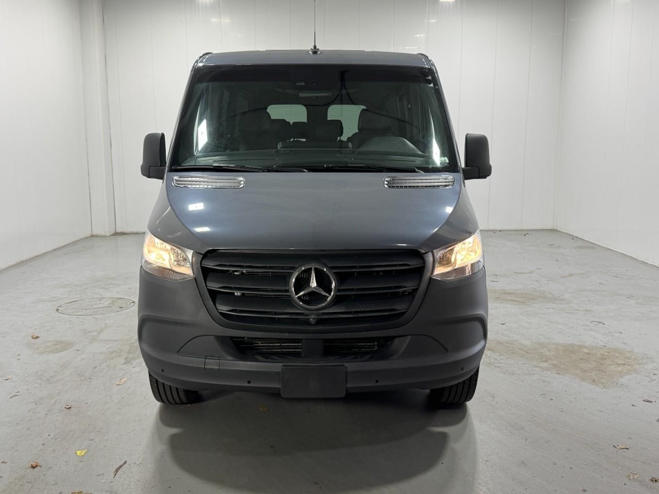 Mercedes-Benz Sprinter Passenger Van Vehicle Full-screen Gallery Image 7