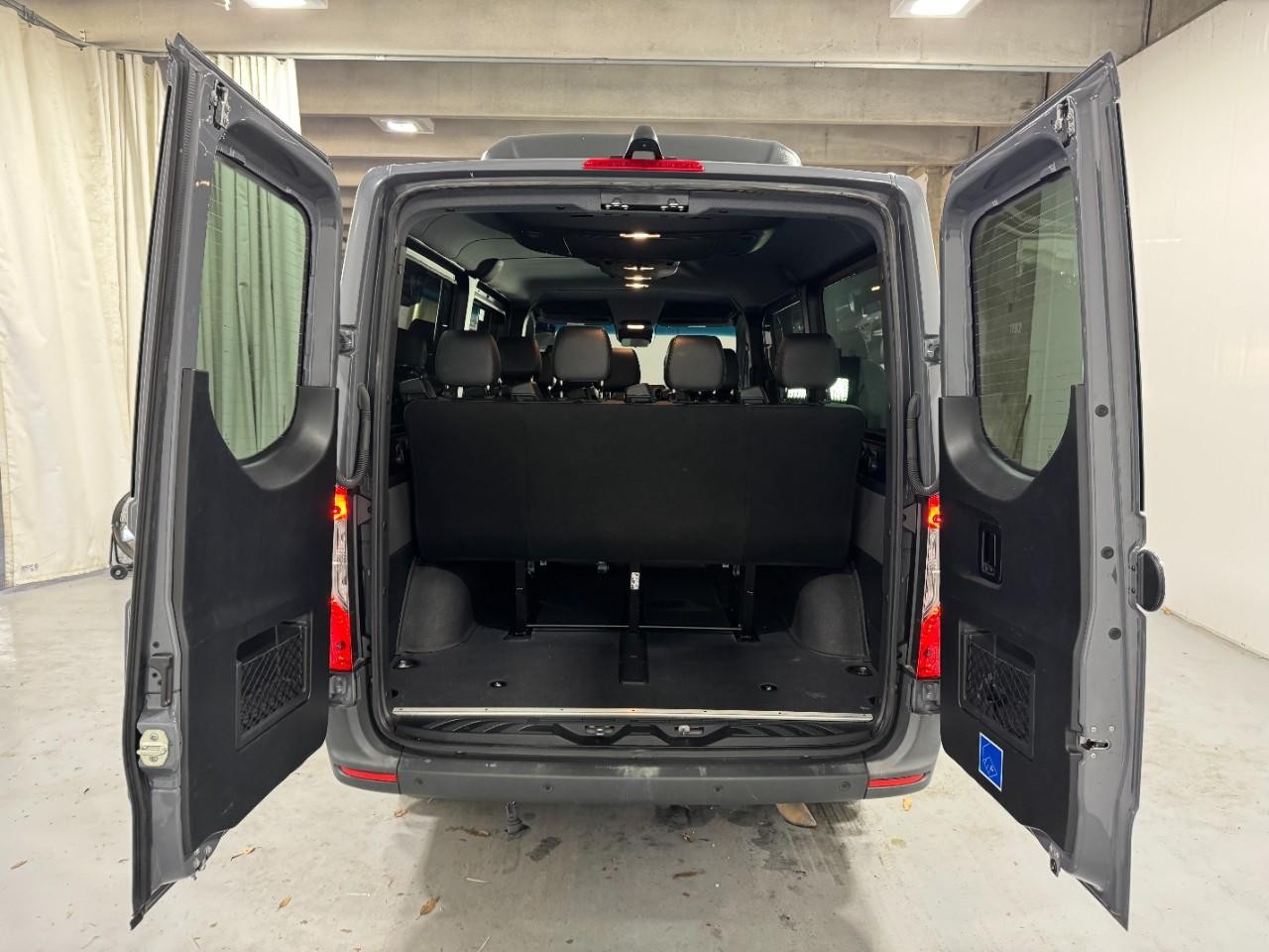 Mercedes-Benz Sprinter Passenger Van Vehicle Full-screen Gallery Image 9