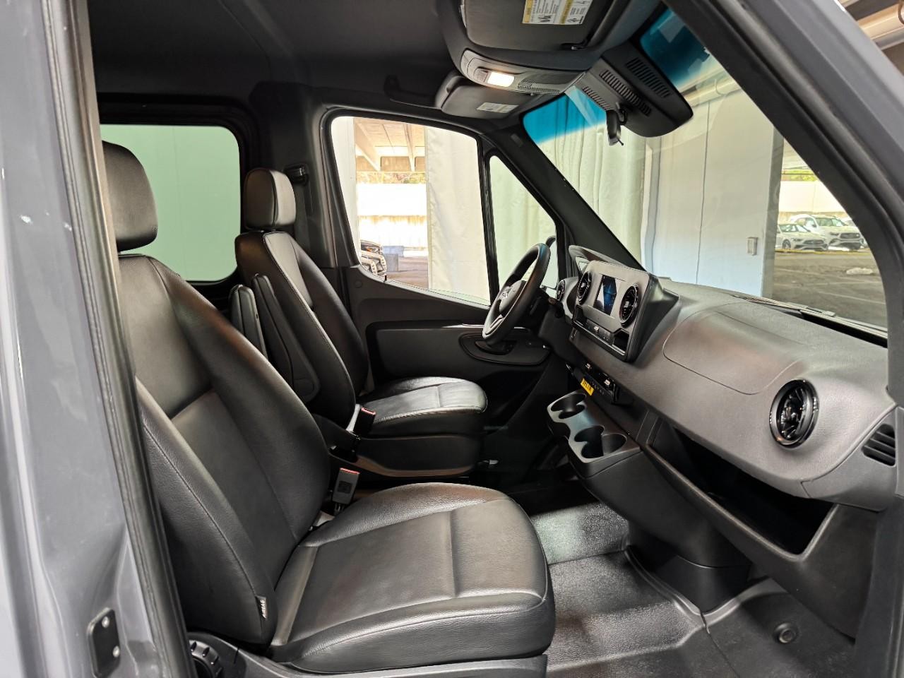 Mercedes-Benz Sprinter Passenger Van Vehicle Full-screen Gallery Image 18