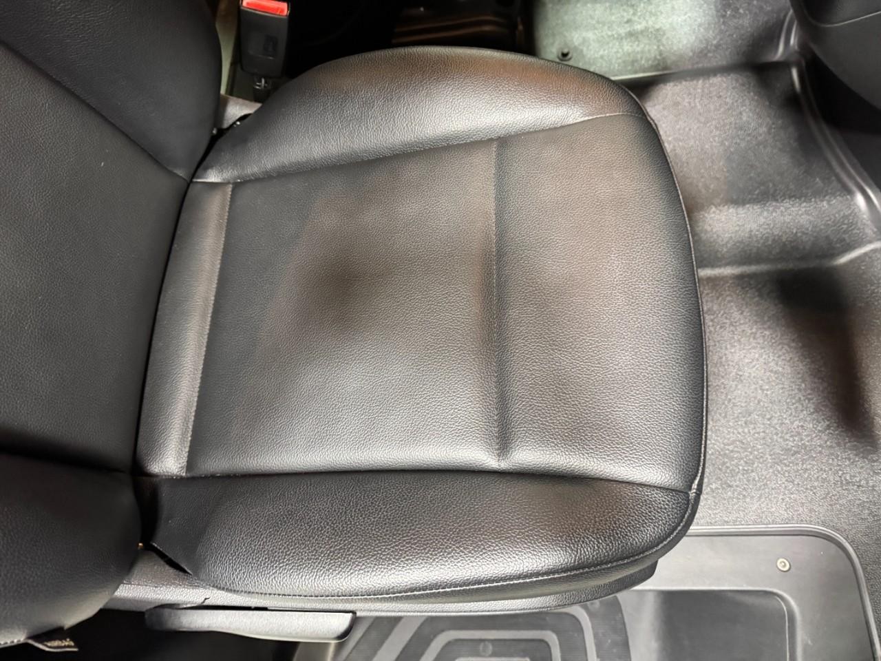 Mercedes-Benz Sprinter Passenger Van Vehicle Full-screen Gallery Image 19