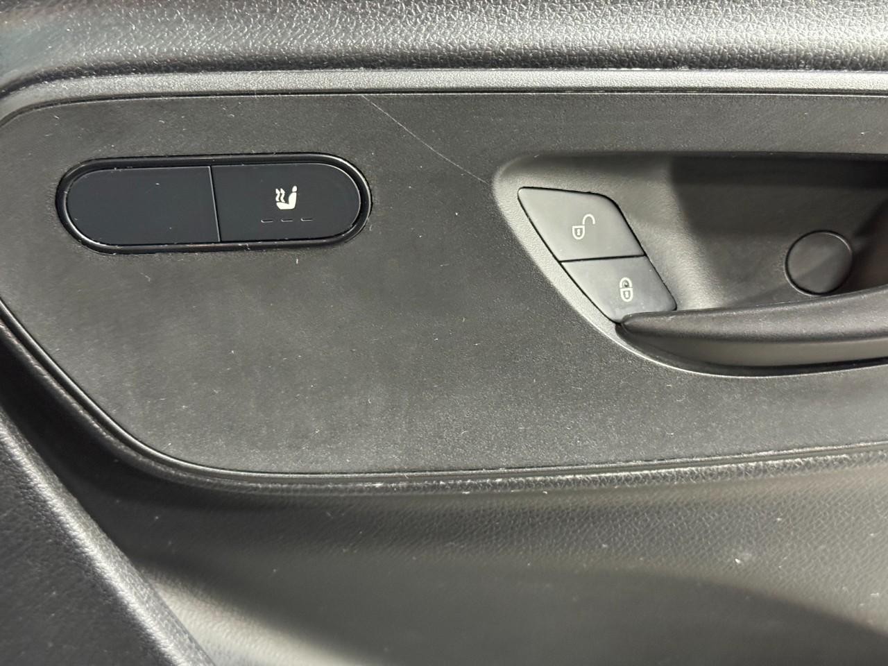 Mercedes-Benz Sprinter Passenger Van Vehicle Full-screen Gallery Image 22