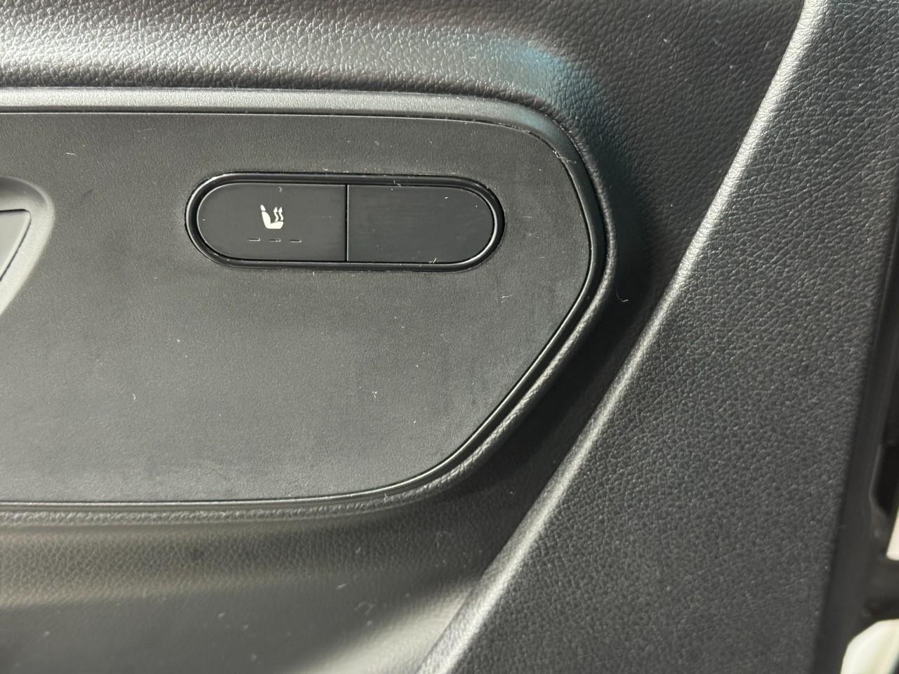 Mercedes-Benz Sprinter Passenger Van Vehicle Full-screen Gallery Image 24