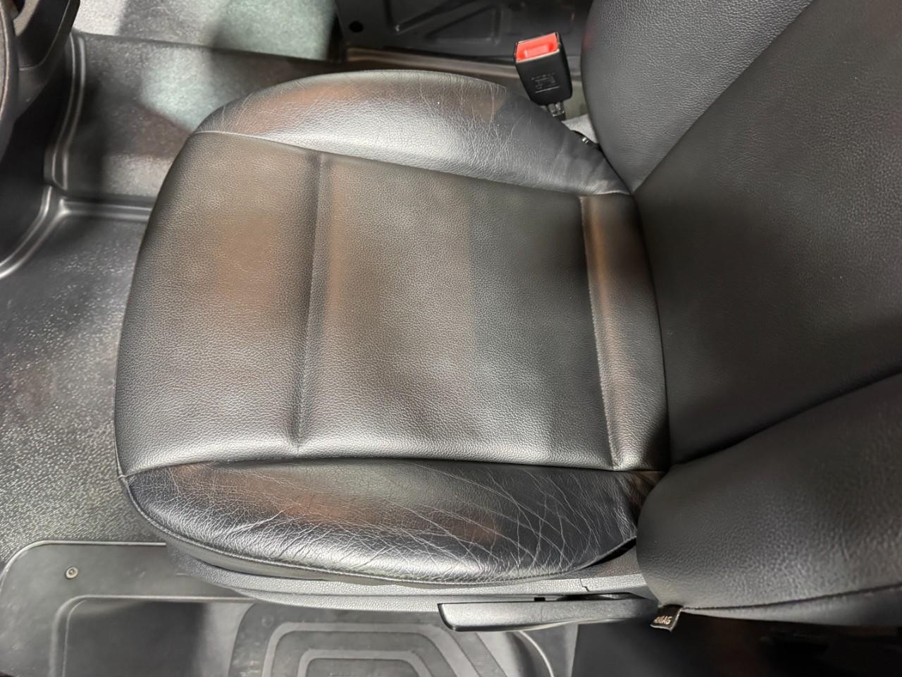 Mercedes-Benz Sprinter Passenger Van Vehicle Full-screen Gallery Image 27