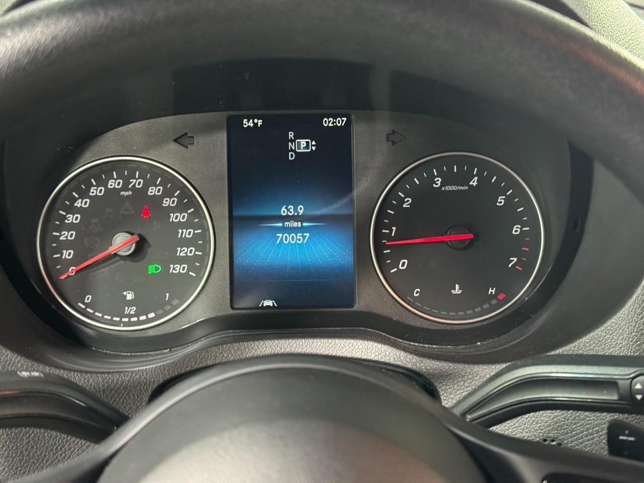 Mercedes-Benz Sprinter Passenger Van Vehicle Full-screen Gallery Image 32