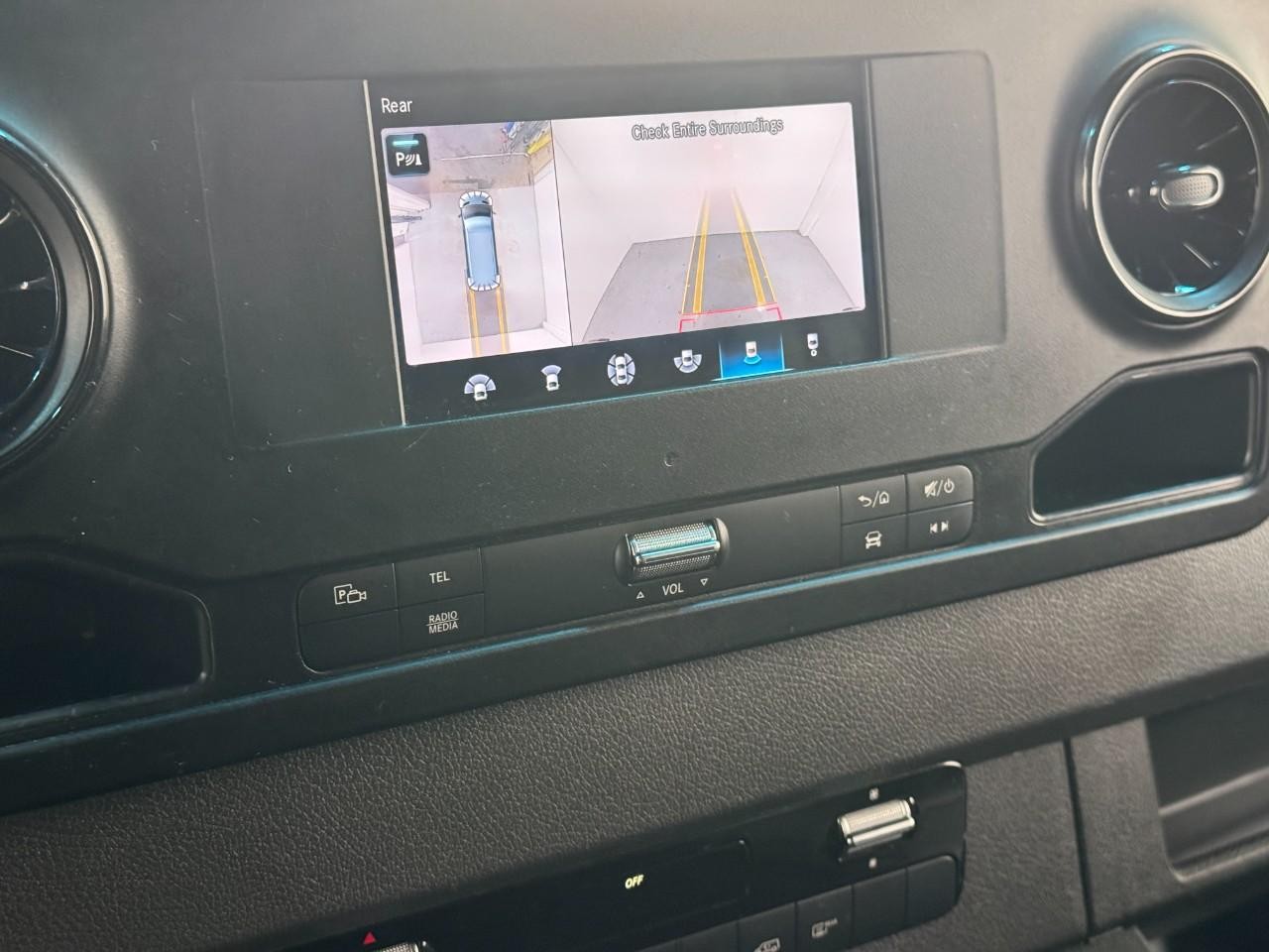 Mercedes-Benz Sprinter Passenger Van Vehicle Full-screen Gallery Image 34