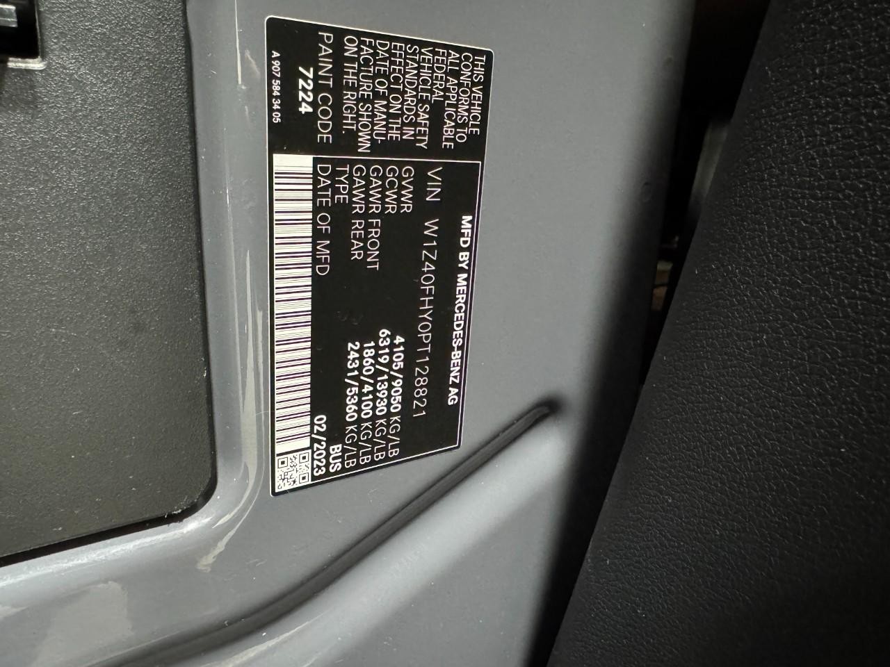 Mercedes-Benz Sprinter Passenger Van Vehicle Full-screen Gallery Image 35